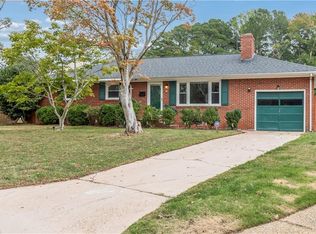 15 Heather Ln, Newport News, VA 23606