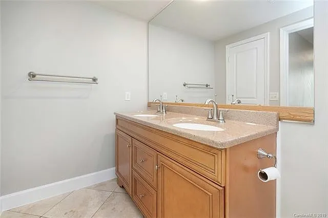 1315 East Blvd #406 — Photo 11