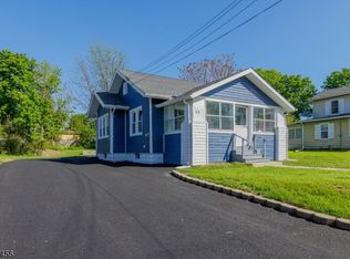 11 Grove St, Sussex, NJ 07461