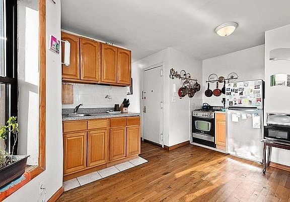 4th image of 276 3rd Ave APT 5B