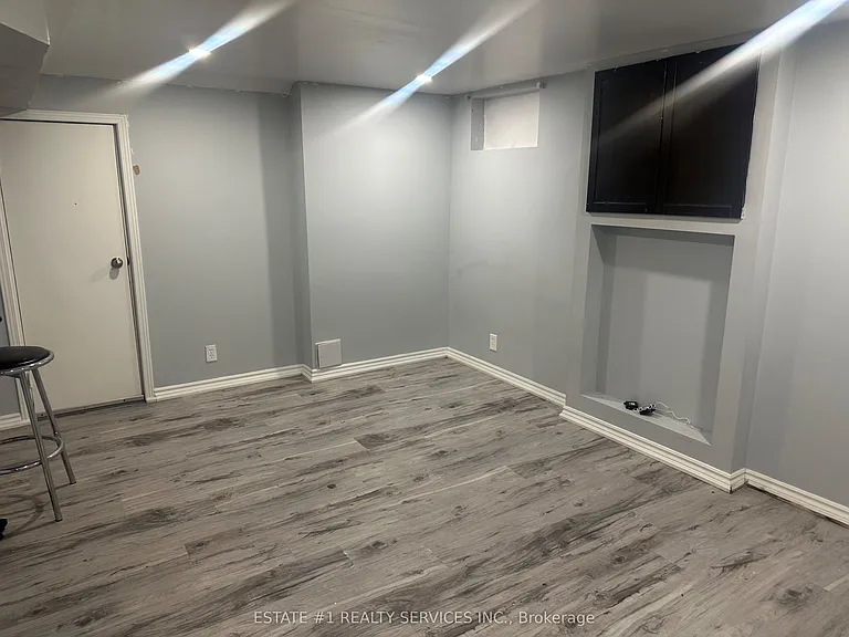 176 Kenneth Ave — Photo 9