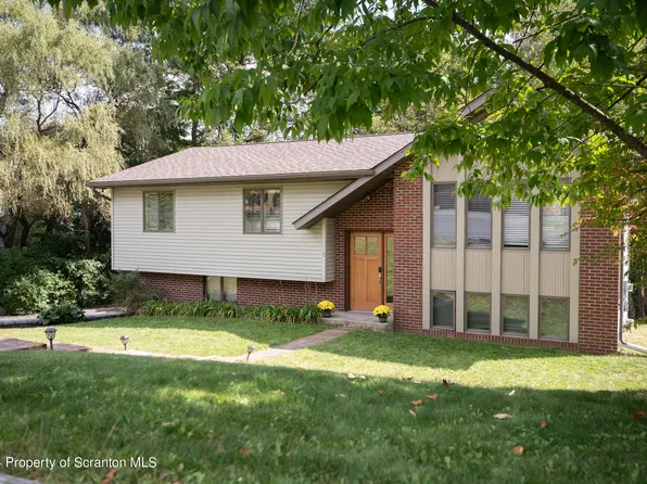 6 Fawnwood Dr, Scranton, PA 18504