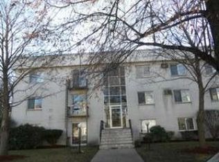 42 Freeland St, Worcester, MA 01603