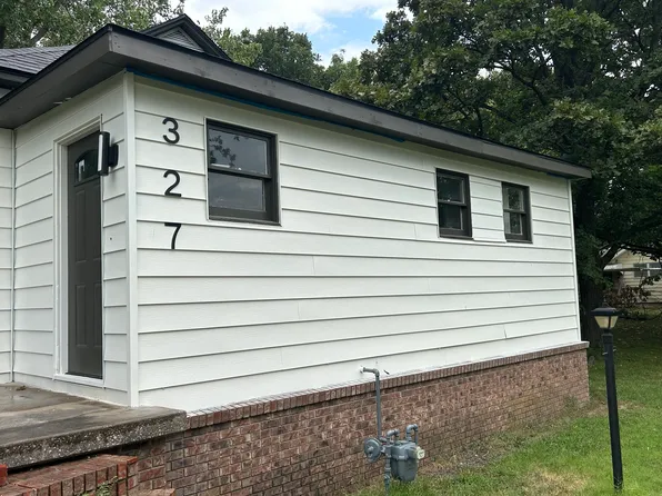 327 S 8th St, Fredonia, KS 66736