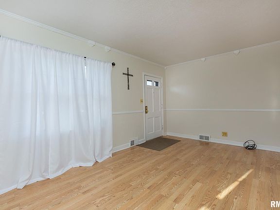 4th image of 17 Knoll Ct