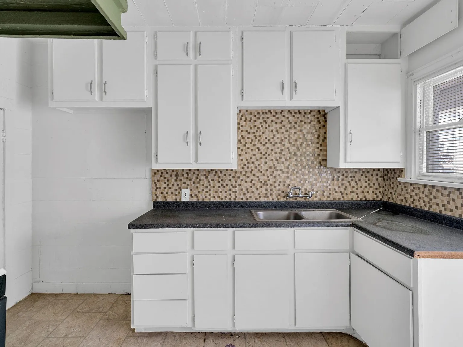 1 bed, 990 sqft, $1,150 — Photo 3