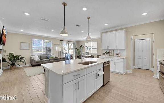 2nd image of 326R Narvarez Cir