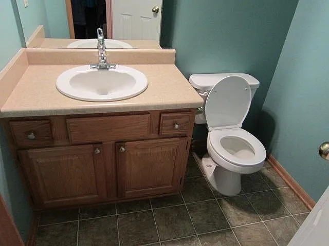 1/2 Bathroom