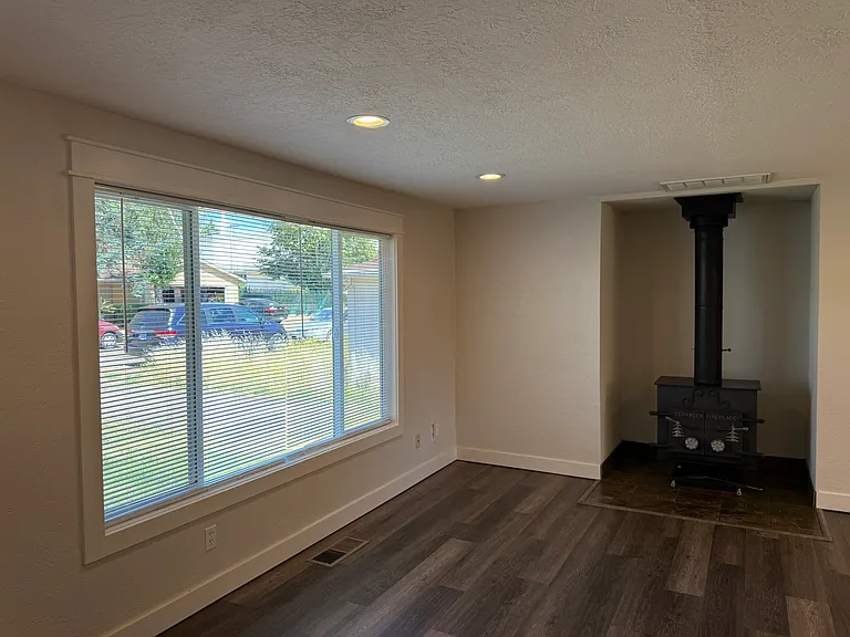 451 Hrubetz Rd SE — Photo 6