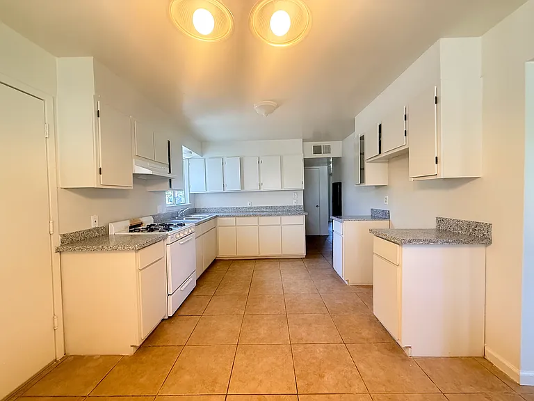 4641 N Fresno St — Photo 12