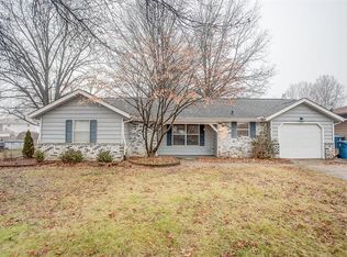 836 Briarwood Dr, Bethalto, IL
