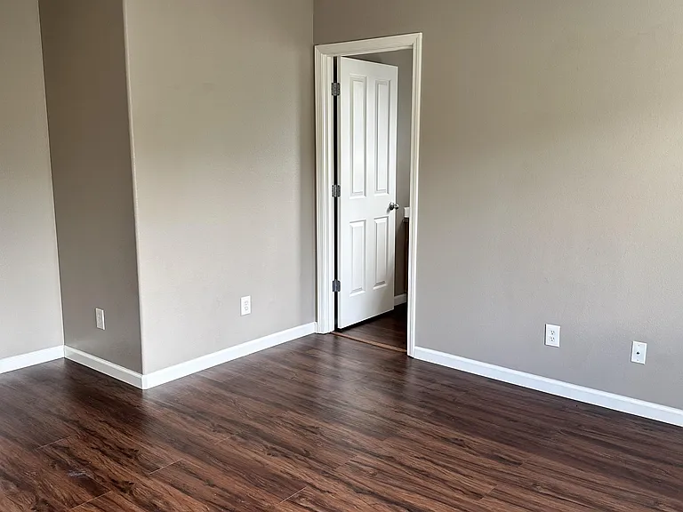 227 Pioneer Dr — Photo 14