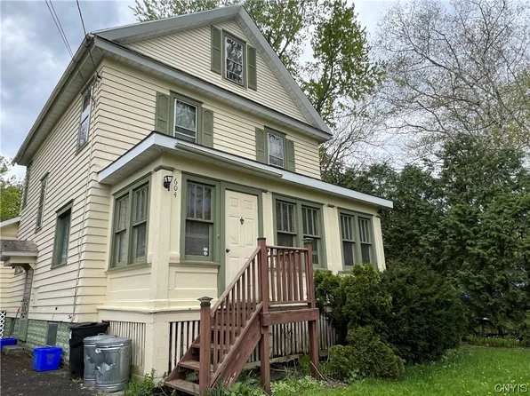 604 N Center St, East Syracuse, NY 13057