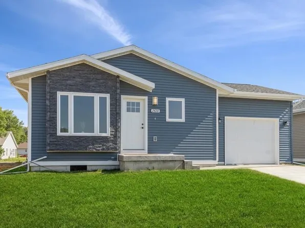 2401 Indigo Dr, Iowa City, IA 52240