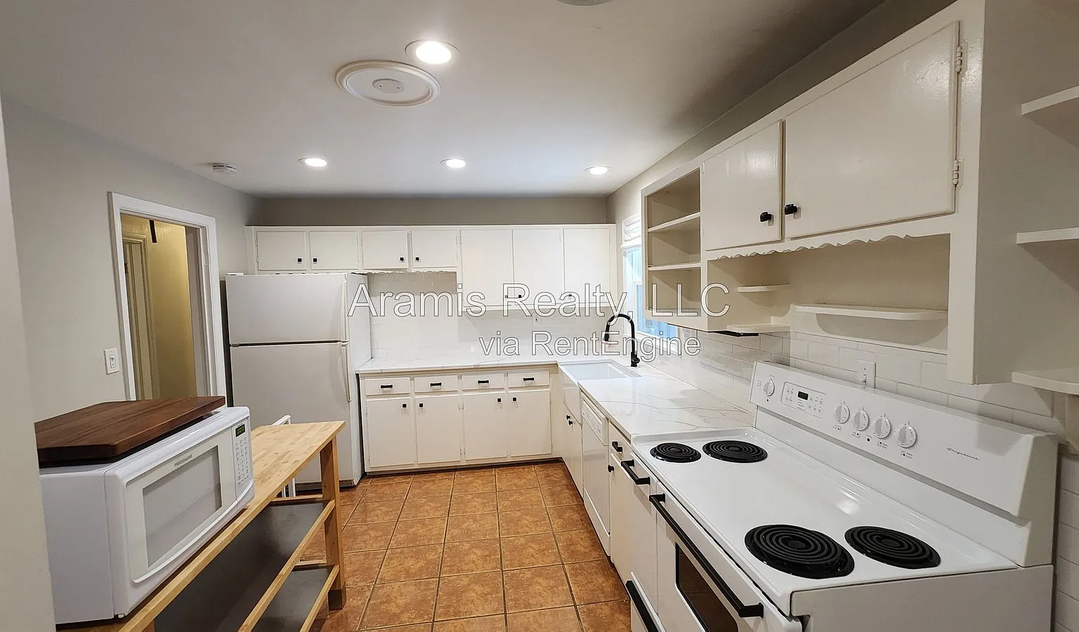 4 bed, 1.5 bath, 1288 sqft, $2,350 — Photo 2