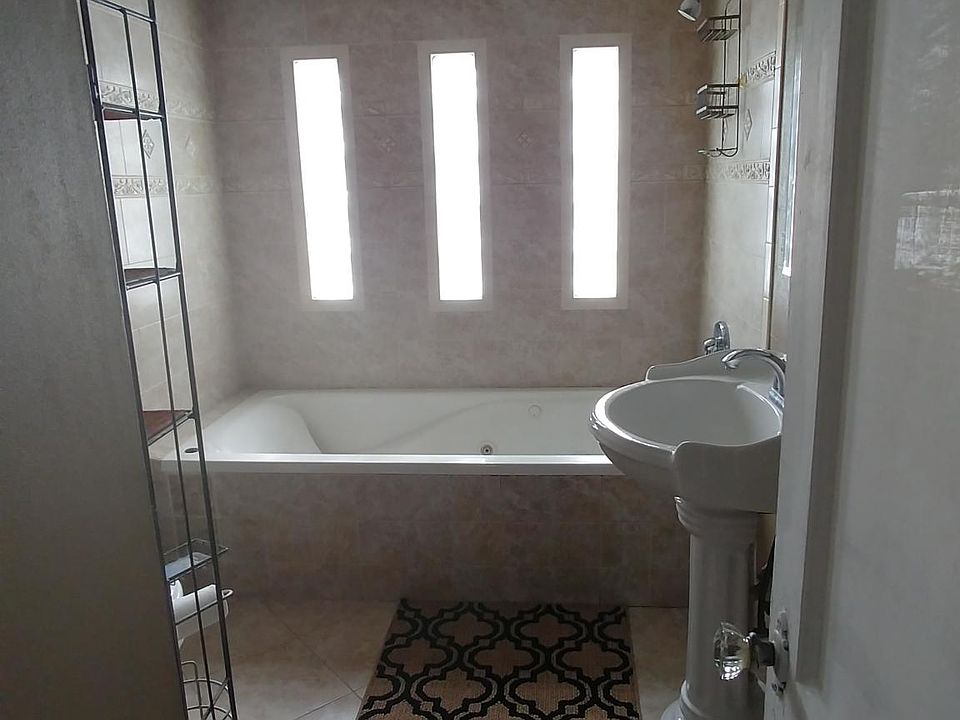 1st image of 1339 Pine Grove Ct