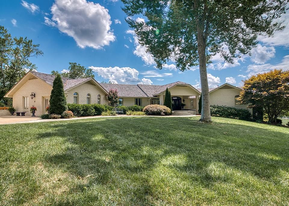1st image of 21330 Crosswinds Dr