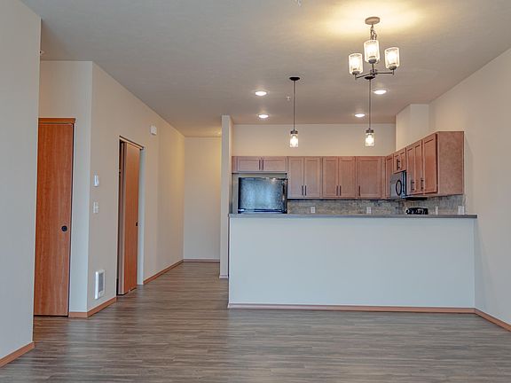 2nd image of 13506 E Broadway Ave APT B202