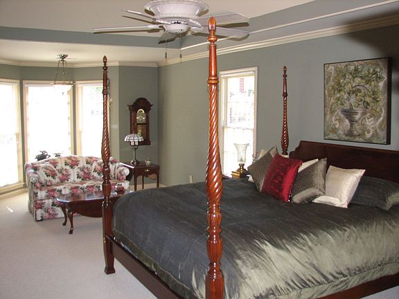 Huge master suite with sitting area and trey ceilings