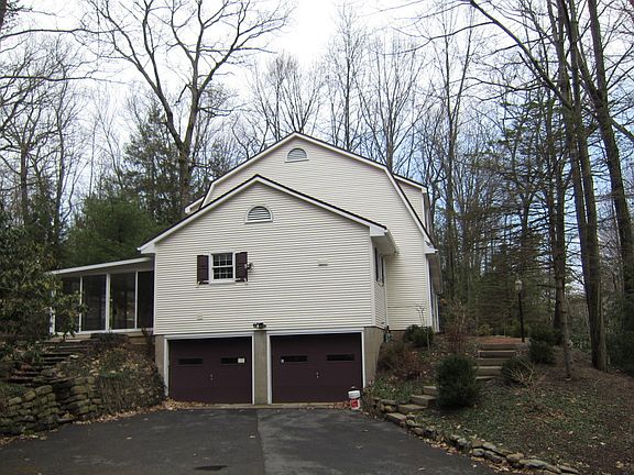 3rd image of 1669 Campbell St