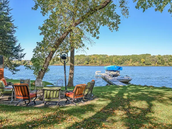 8520 Waters Edge Dr, Chanhassen, MN 55317