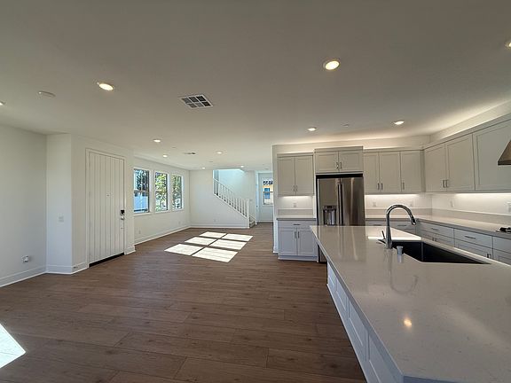4th image of 761 Edward Scholle Dr