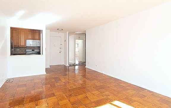 2nd image of 7235 112th St APT 6D