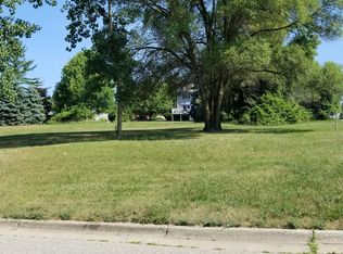 952 Southview Dr, Ionia, MI 48846