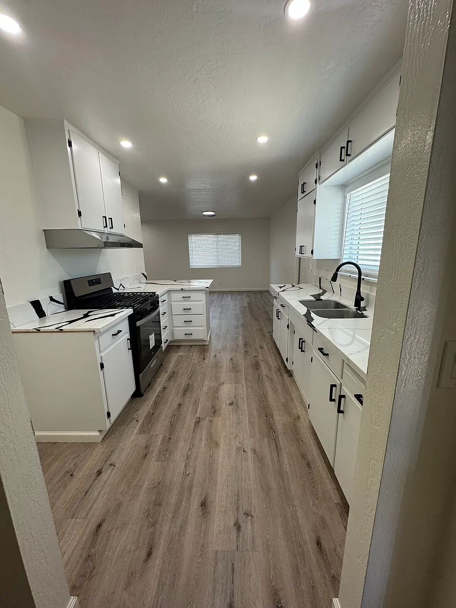 Building Photo - 1104 Lincolnwood Cir