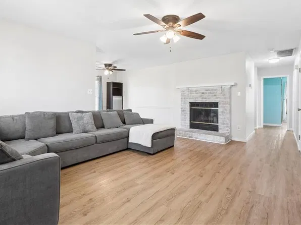 871 Avatar Dr, Virginia Beach, VA 23454