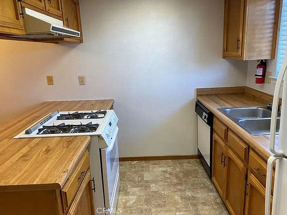 5th image of 1036 Baden Ave