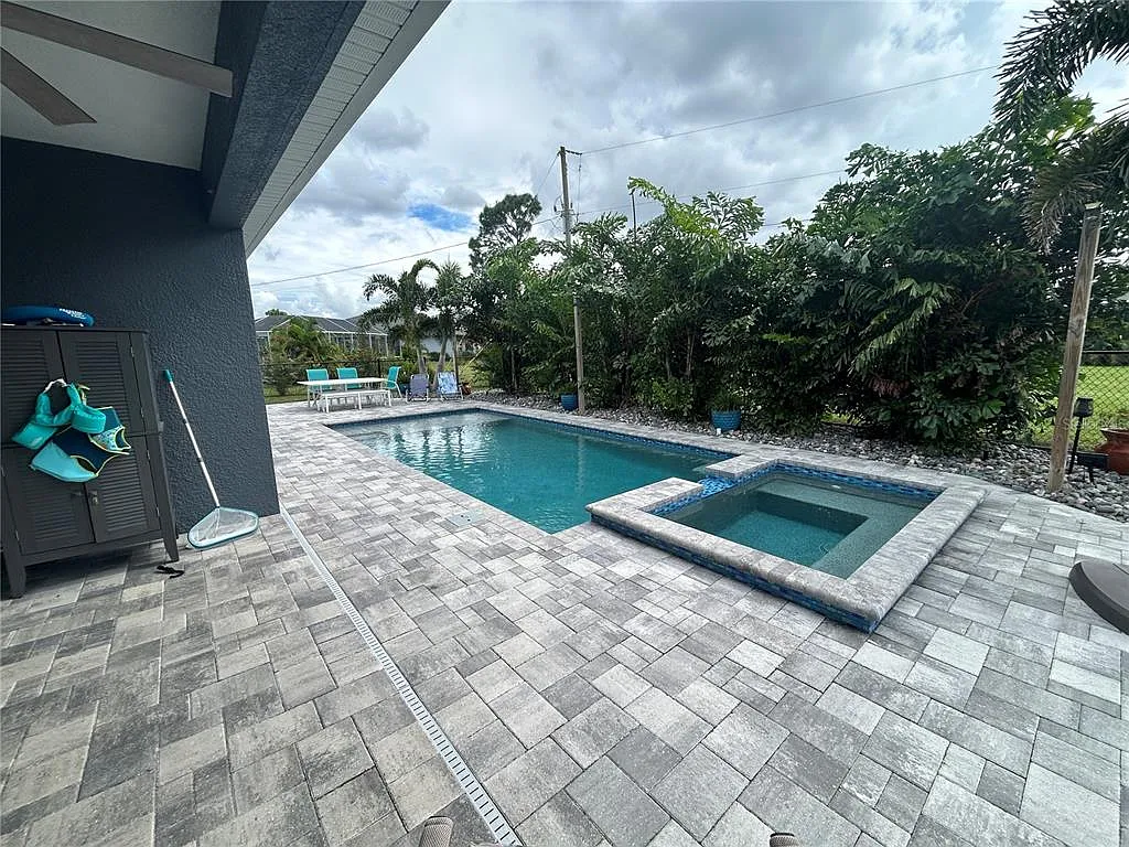 3 bed, 2.0 bath, 2195 sqft, $2,900 — Photo 4