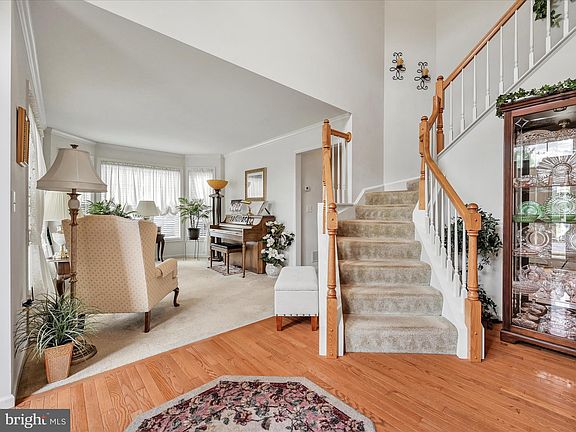 5th image of 111 Northview Ln