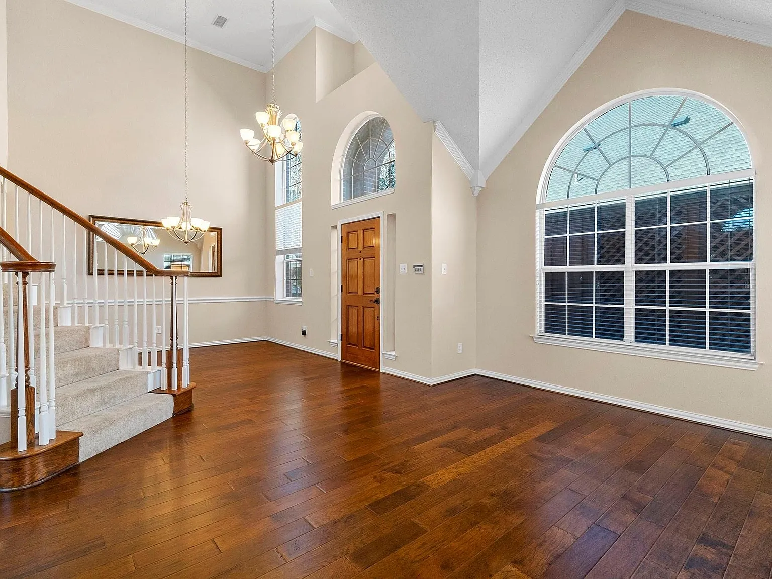 3 bed, 2.5 bath, 2202 sqft, $3,200 — Photo 3