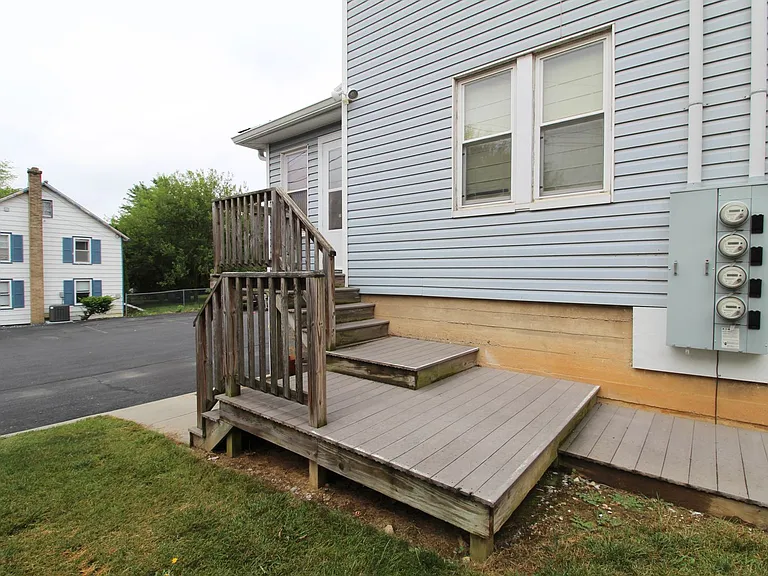 1131 Shenandoah St — Photo 2