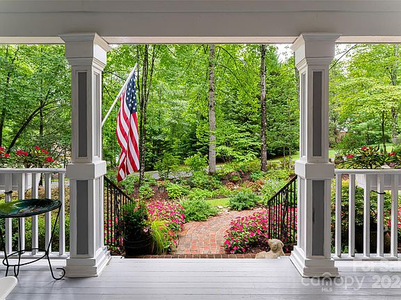 3rd image of 23 Mountain Lake Dr