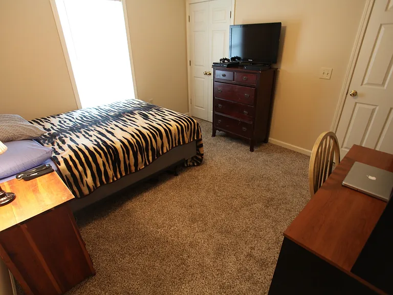 714 Yeager Ln — Photo 8