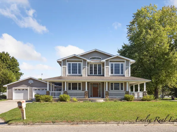 373 Cedar St NE, Cedar Springs, MI 49319