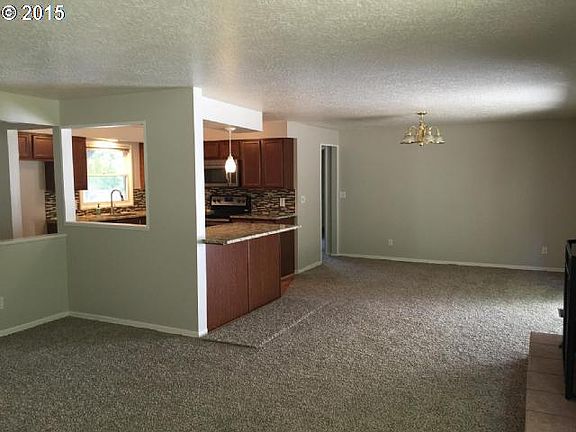 2nd image of 610 NE 47th Ave