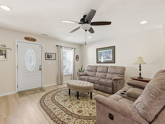 5th image of 126 Oak Dr