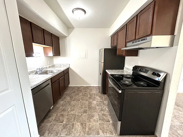 Perry Place Apartments — Photo 37