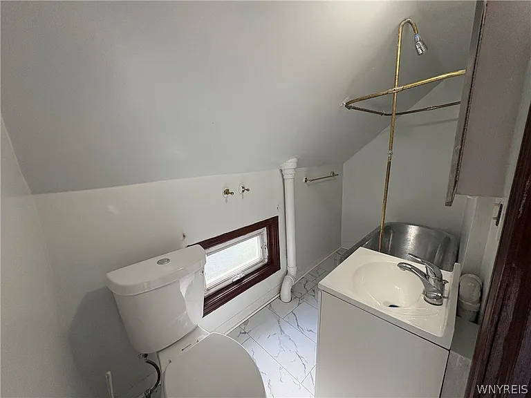143 Reo Ave — Photo 14