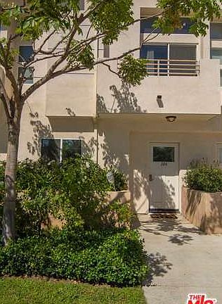 2nd image of 11853 Burbank Blvd #106