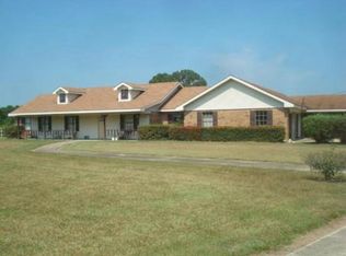 219 Poe Rd, Hineston, LA 71438