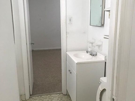 5th image of 2536 Kensington Dr W