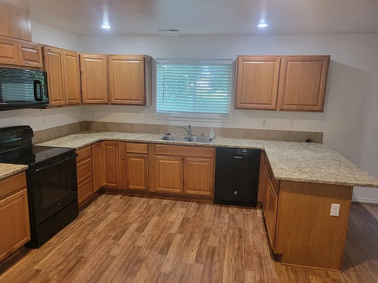 1341 Shaker Pl #C — Photo 6
