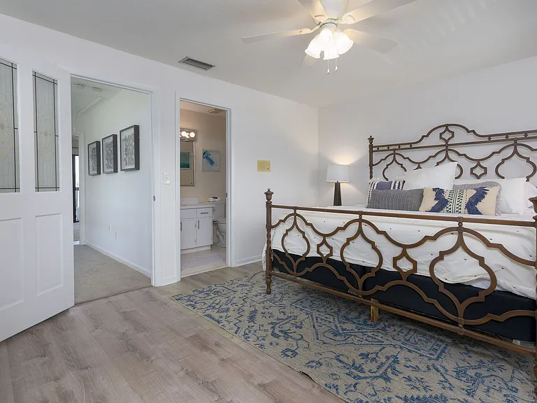2nd En Suite bedroom with King Bed