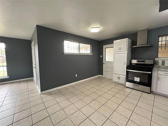 3rd image of 1408 Maplewood Dr