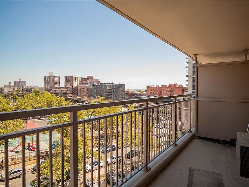 2nd image of 2915 W 5th St APT 22A