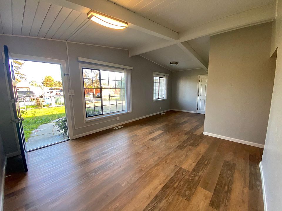 1st image of 1421 Plumas Ave